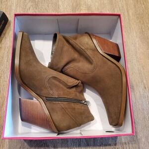 Vince Comuto Booties